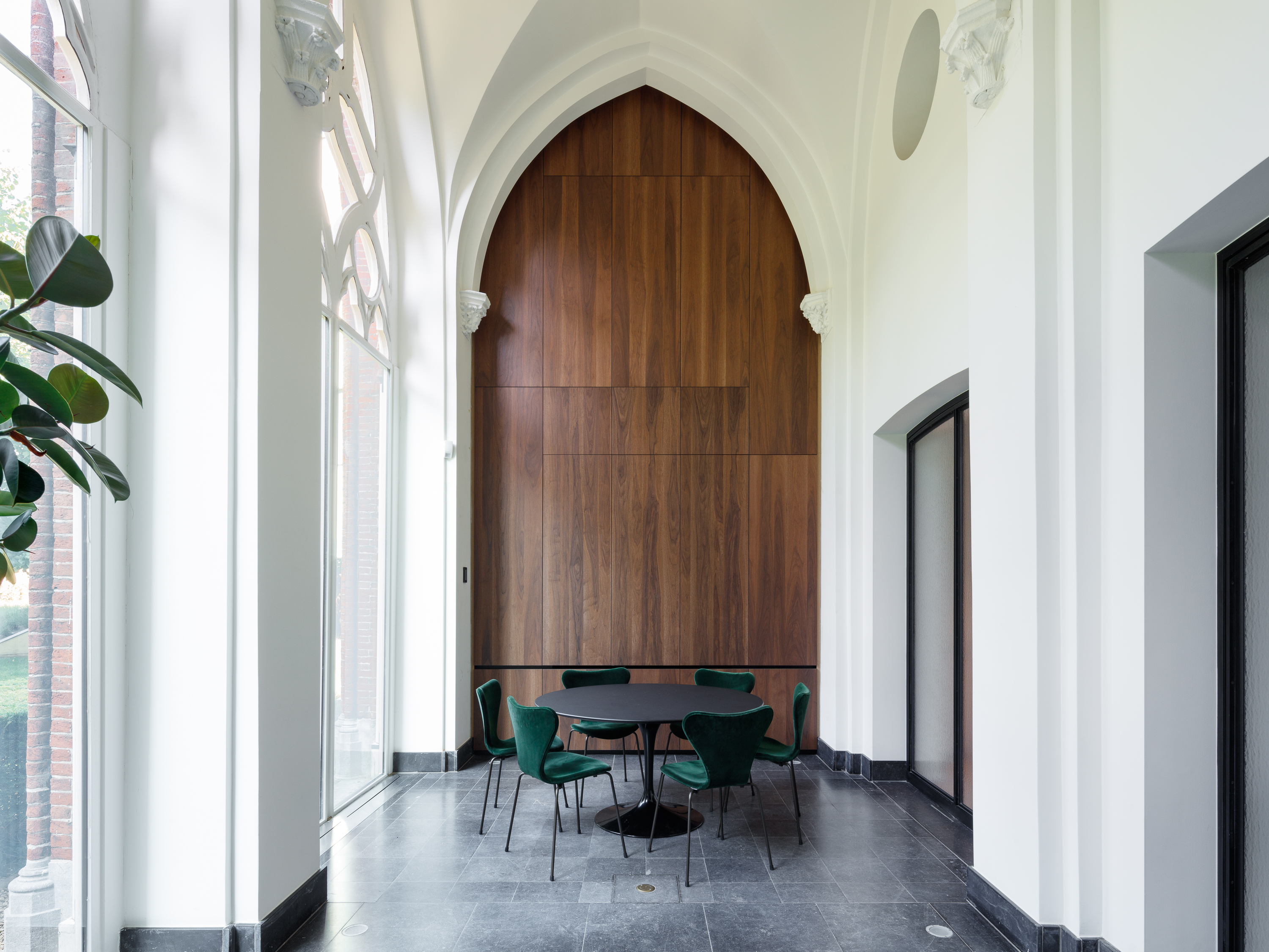 <p>In the historic building of the Van Caeneghem institute , ARCH & TECO preferred  acoustics panels of Print acoustics  Typa N  (Nanoperforated) in Wood veneer Walnut of Decospan  for correction of reverberation</p>